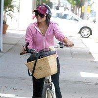 Vanessa Hudgens with her hood up over her cap | Picture 89133